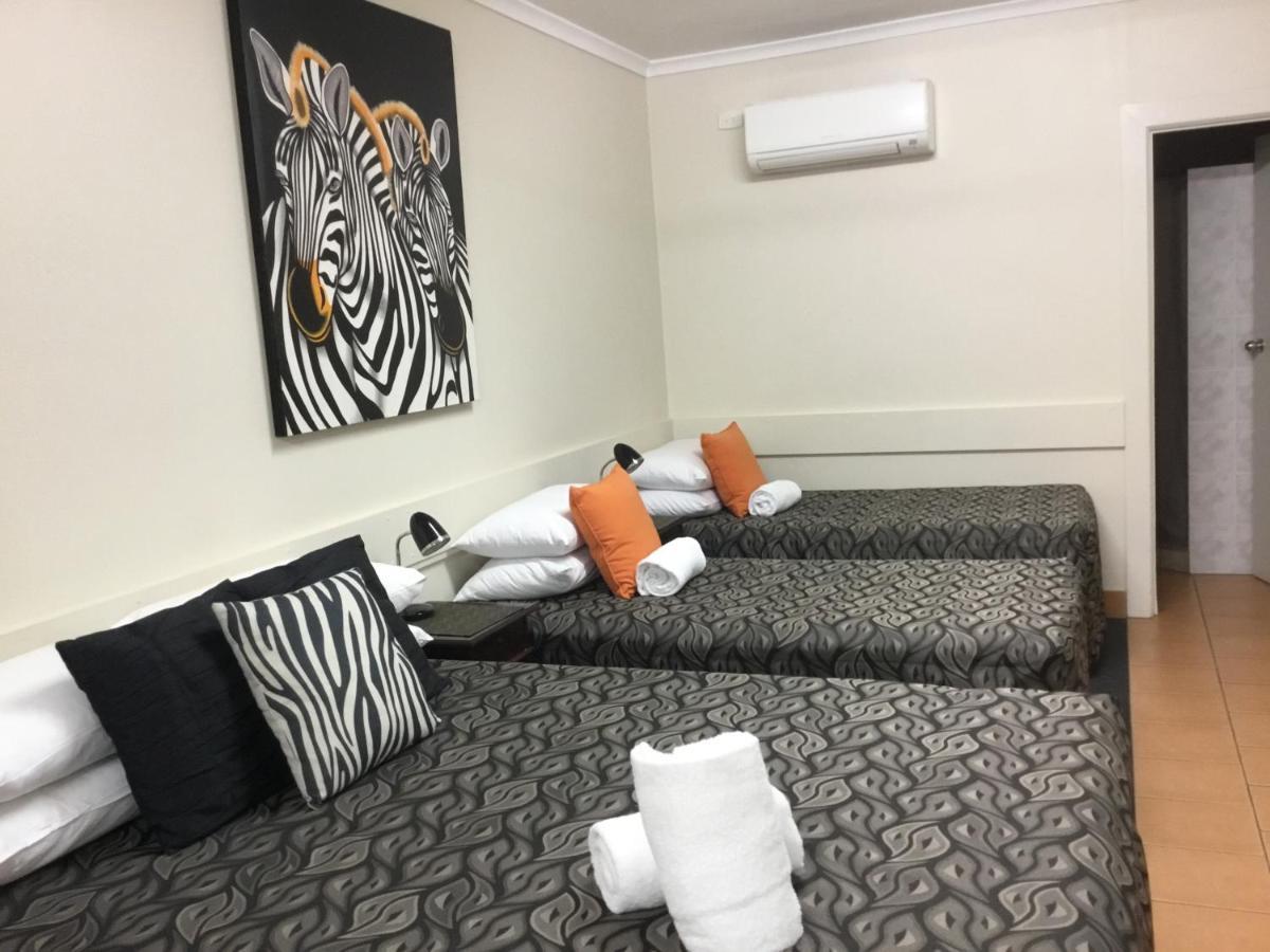 Golden Palms Motor Inn Bundaberg Exterior photo