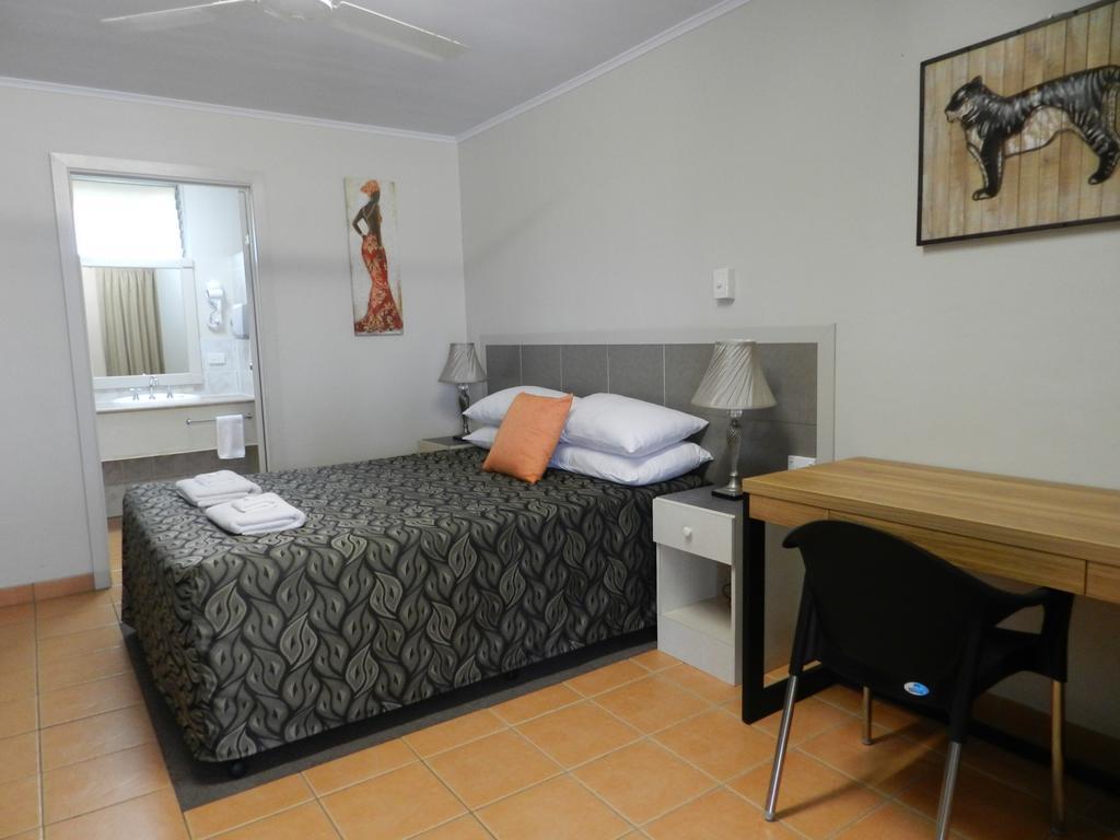 Golden Palms Motor Inn Bundaberg Exterior photo