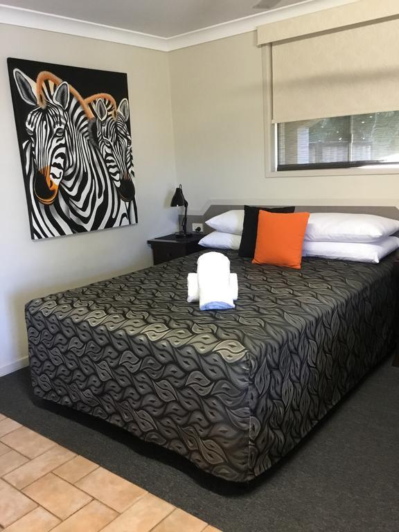 Golden Palms Motor Inn Bundaberg Exterior photo