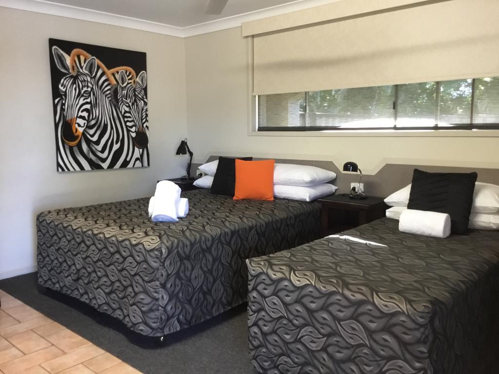 Golden Palms Motor Inn Bundaberg Exterior photo